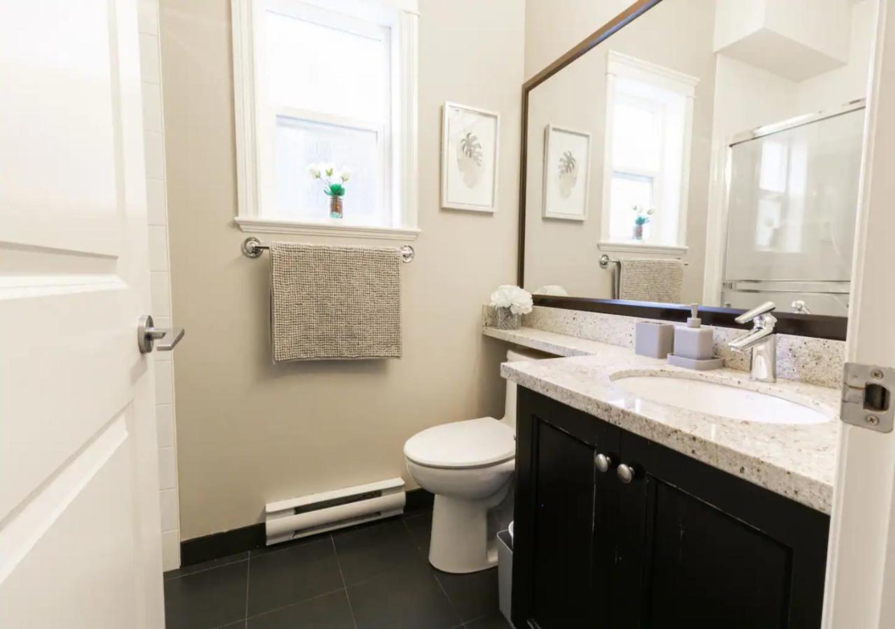 Bellamy Manor Large Home With 5Beds! In Langford Victoria Esterno foto